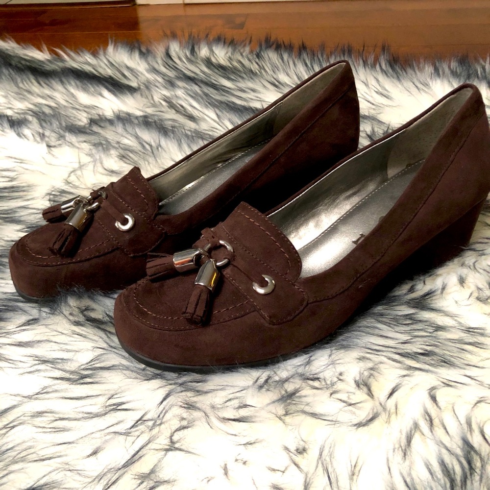 Unisa Womens Chocolate Brown Tassel Wedge Loafers